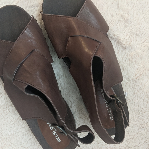 Kelsi Dagger Brown Size 9.5 Sandals - Picture 1 of 5